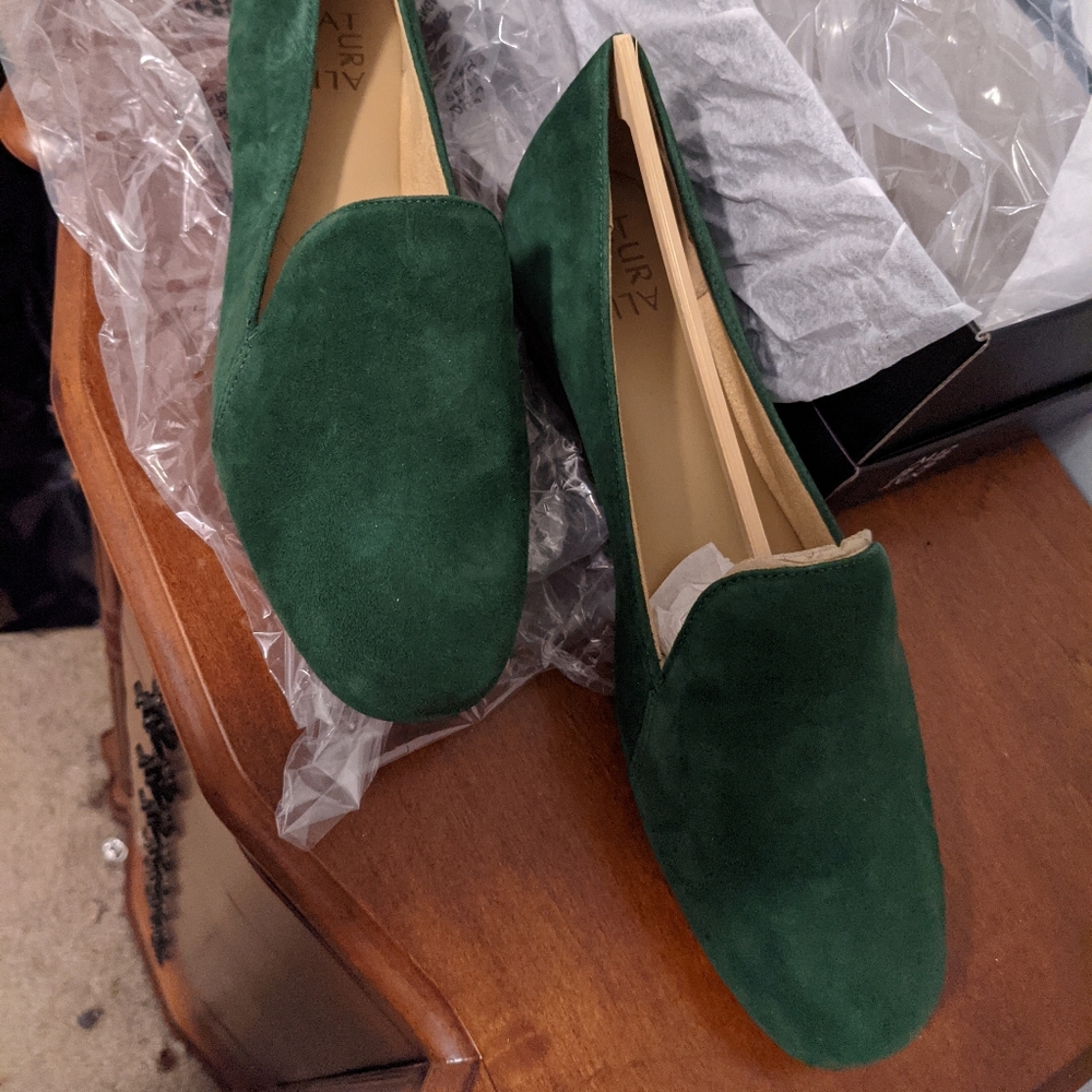 Naturalizer emerald suede loafers. NWT size 8.